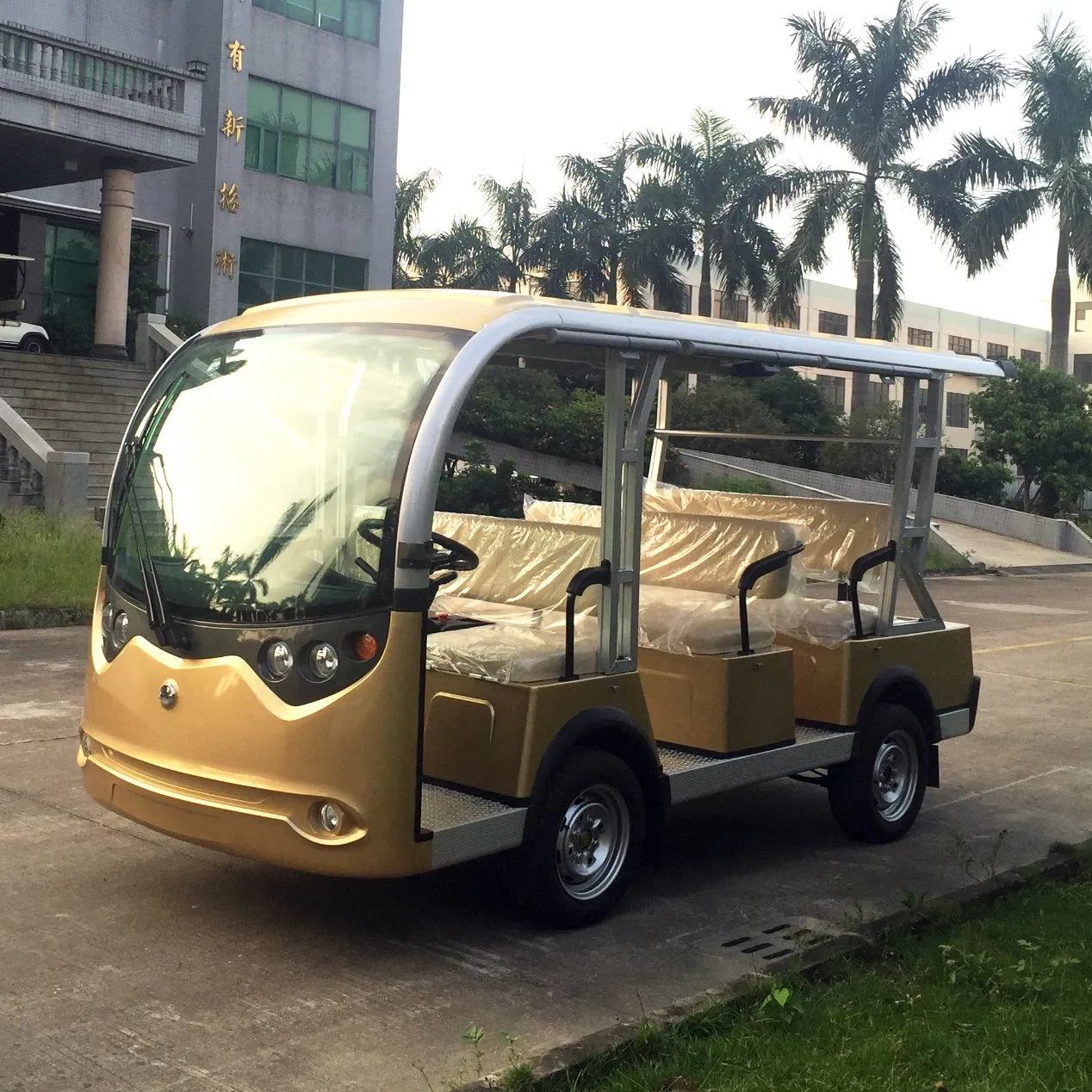 Electric Vehicle Electric Golf Shuttle 8 Seats Tour Bus Lt-S8 for Sale