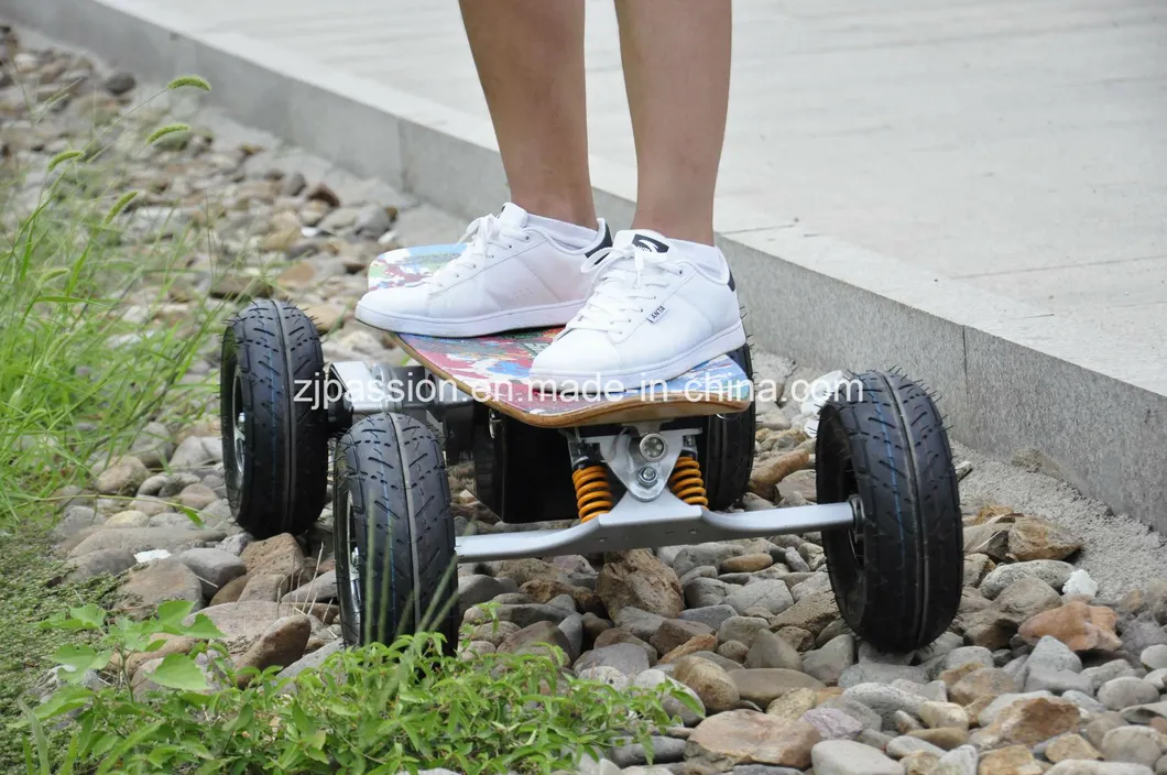 Factory Directly 4 Wheel Drive 2600W Land Wheel Skateboard