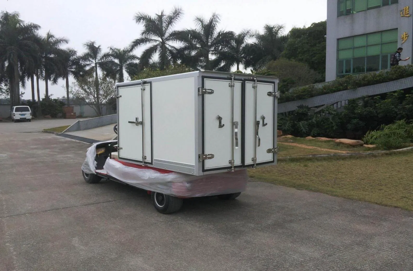Fashion 2 Person Electric Housekeeping Car with Trailer