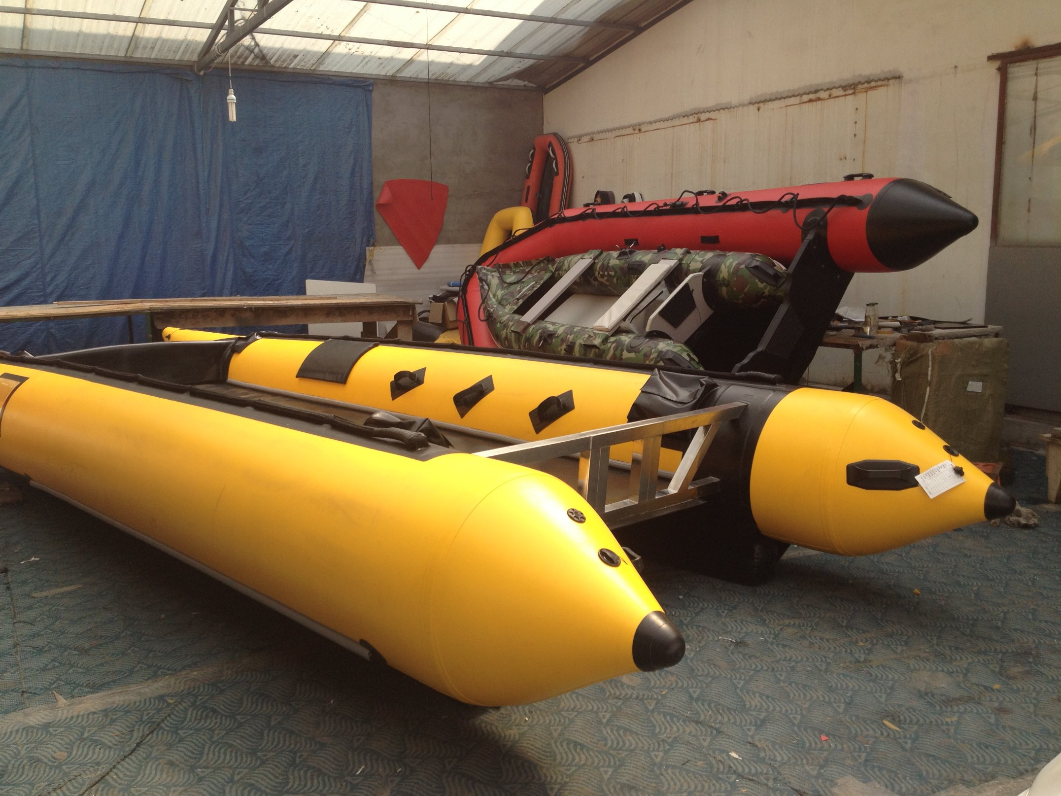 Used Gospel China Inflatable Pontoon Catamaran Trade Lane Inflatable Boat Gtg550 Carbon Rowing / Kevlar Racing Shell with Air Deck Engine for Sale